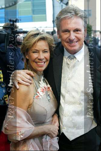 Scheveningen 4 april 2004
Premiere Lion King in Kurhaus.
Henny Huisman met vrouw