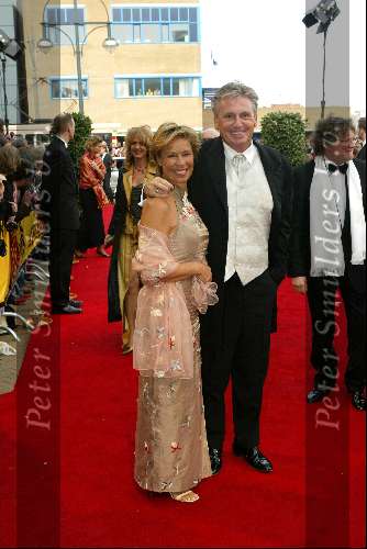 Scheveningen 4 april 2004
Premiere Lion King in Kurhaus.
Henny Huisman met vrouw