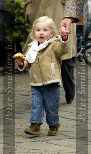 Amsterdam 10 april 2004
Prins Bernhard jr met Isabelle   op Cornelis Schuytstraat