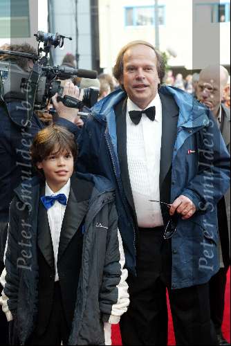 Scheveningen 4 april 2004
Premiere Lion King in Kurhaus.
Ivo Niehe met zoontje