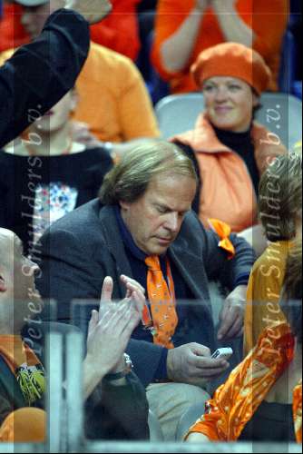 Amsterdam 19 april 2004
Premiere in Oranje in de Amsterdam Arena.
Ivo Niehe met gsm