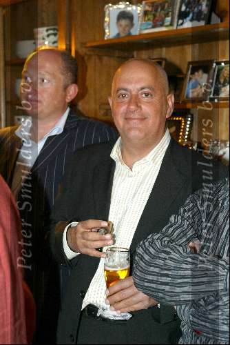 Blaricum 15 april 2004
Rene Froger geeft concert in zijn eigen huis.
Jack v Gelder met sigaar