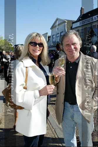 Ouderkerk aan de Ijssel 24 april 2004
Opening Klein Paardenburg in Ouderkerk aan de Amstel.
Jan Cremer met zijn vrouw Babette