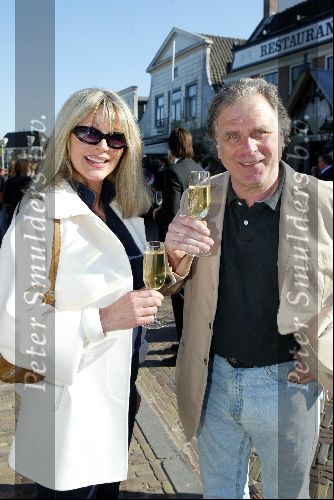 Ouderkerk aan de Ijssel 24 april 2004
Opening Klein Paardenburg in Ouderkerk aan de Amstel.
Jan Cremer met zijn vrouw Babette