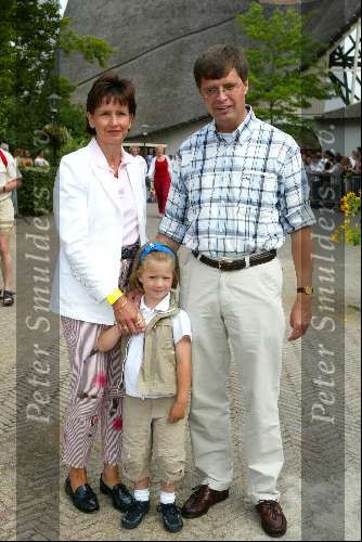 Kaataheuvel 22 juni 2003
Opening nieuwe show in de efteling
jan peter balkenende met gezin