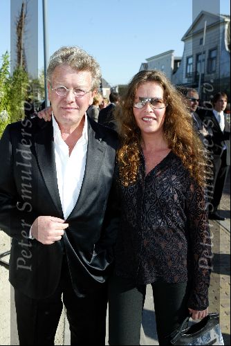 Ouderkerk aan de Ijssel 24 april 2004
Opening Klein Paardenburg in Ouderkerk aan de Amstel.
Jan des Bouvrie  met dochter Nicole des Bouvrie