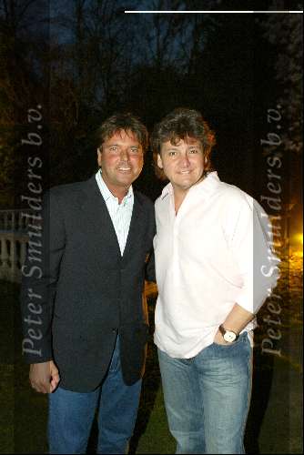 Blaricum 15 april 2004
Rene Froger geeft concert in zijn eigen huis.
Rene Froger met   Johan westermeijer
