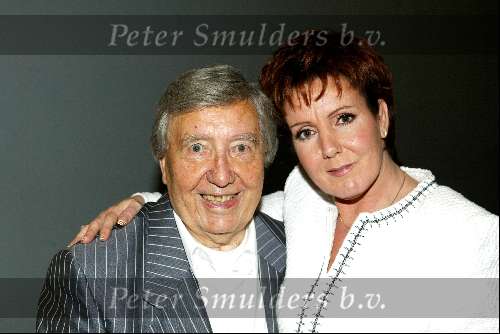 Amsterdam 10 april 2004
Presentatie boek John ny Hoes in Heineken Music Hal.
Johnny Hoes en Marianne Weber