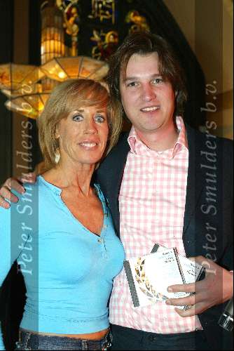 Amsterdam 19 april 2004
Presentatie cd voor Unicef in Hotel Americain.
Joke Bruys met Roeland Jacobs