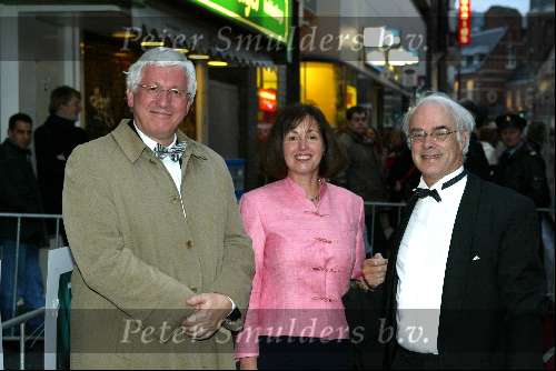 Amsterdam 6 april 2004
Premiere Alzheimer in Tuschinski.
Huib Boermans met vrouw en Joop Daalmeijer