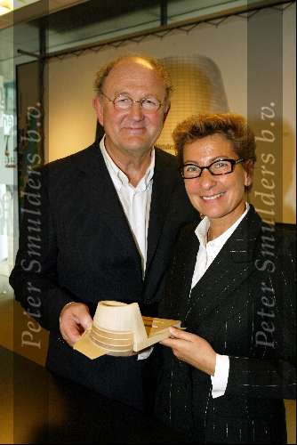 Amsterdam 21 april 2004
Presentatie nieuwe Joop v d Ende Theater in Amsterdam.
Joop v d Ende met zijn vrouw Janine