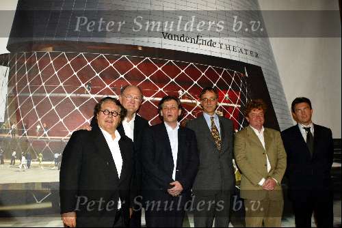 Amsterdam 21 april 2004
Presentatie nieuwe Joop v d Ende Theater in Amsterdam.
Joop v d Ende met architecten