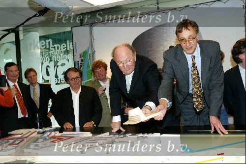 Amsterdam 21 april 2004
Presentatie nieuwe Joop v d Ende Theater in Amsterdam.
Joop v d Ende met wethouder