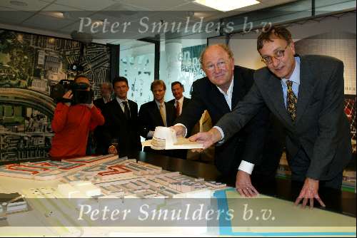 Amsterdam 21 april 2004
Presentatie nieuwe Joop v d Ende Theater in Amsterdam.
Joop v d Ende met wethouder