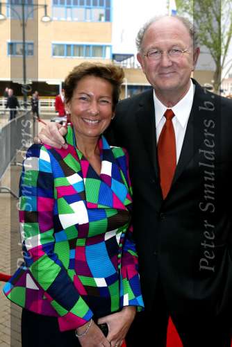 Scheveningen 29 april 2004
65e verjaardag van Pieter v Vollenhoven in het circustheater.
Joop v d Ende met vrouw Janine v d Ende