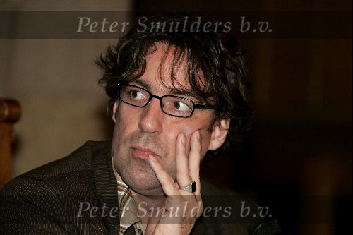 Amsterdam 26 april 2004
Persconferentie de grootste Nederlander.
Joost Zwagerman