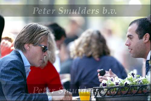 Amsterdam 15 april 2004
Jort Kelder op terras bij van Dam op Cornelis Schuytstraat