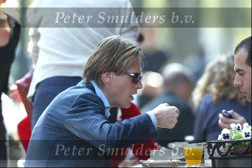 Amsterdam 15 april 2004
Jort Kelder op terras bij van Dam op Cornelis Schuytstraat