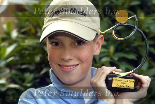 Junior smulders wint eerste prijs met + 4 Bij de Golfplaza Open in Son 2004
19  April 2004