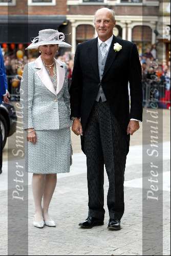 Delft 24 april 2004
Trouwen Prins Friso en Mabel Wisse Smit in stadhuis Delft.
Koning Harald met zijn vrouw koningin Sonja van Noorwegen