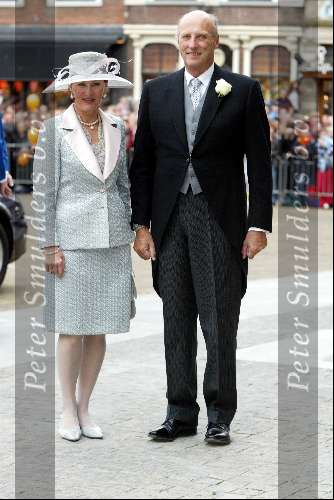 Delft 24 april 2004
Trouwen Prins Friso en Mabel Wisse Smit in stadhuis Delft.
Koning Harald met zijn vrouw koninginSonja van Noorwegen