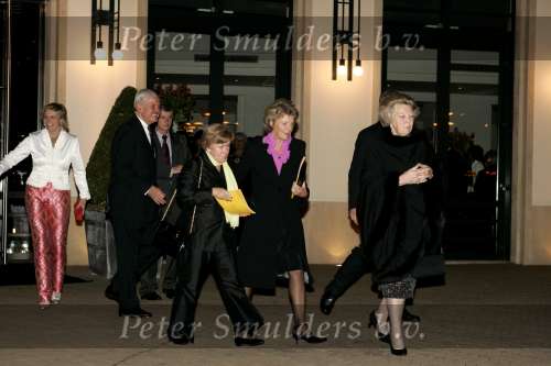 Scheveningen 29 april 2004
65e verjaardag van Pieter v Vollenhoven in het circustheater.
 Prinses Christina met Prinses Irene en Koningin Beatrix
