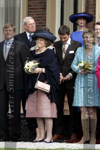 Groningen 30 april 2004
Koninginnedag 2004 in Warffum (Groningen)
Koningin Beatrix en Prinses Laurentien