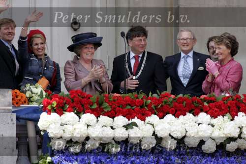 Warffum 30 april 2004
Koninginnedag 2004 in Warffum (Groningen)
Prins Willem Alexander Maxima Koningin Beatrix Pieter v Vollenhoven Prinses Marriet en Jacques Wallage