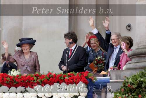 Warffum 30 april 2004
Koninginnedag 2004 in Warffum (Groningen)
Prins Willem Alexander Maxima Koningin Beatrix Pieter v Vollenhoven Prinses Marriet en Jacques Wallage
