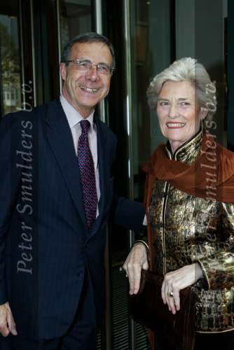 Scheveningen 29 april 2004
65e verjaardag van Pieter v Vollenhoven in het circustheater.
Laurens Jan Brinkhorst met vrouw