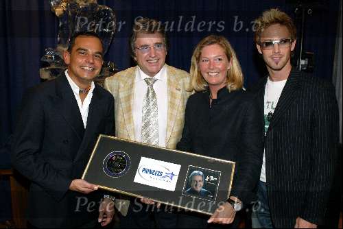 Rotterdam 13 april 2004
Presentatie cd Lee Towers in Hotel New York.
Robert Halewijn Lee Towers en Charly Luske