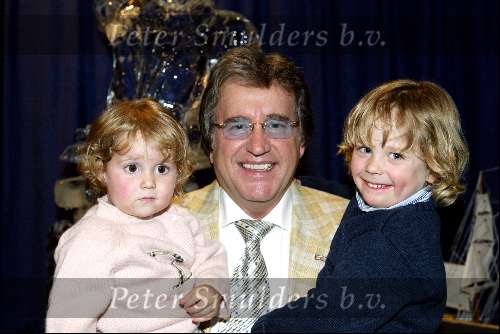 Rotterdam 13 april 2004
Presentatie cd Lee Towers in Hotel New York.
Lee Towers met kleinkinderen