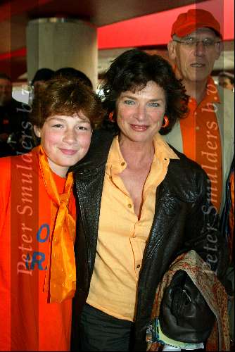 Amsterdam 19 april 2004
Premiere in Oranje in de Amsterdam Arena.
Linda v Dijck met zoon