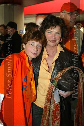 Amsterdam 19 april 2004
Premiere in Oranje in de Amsterdam Arena.
Linda v Dijck met zoon