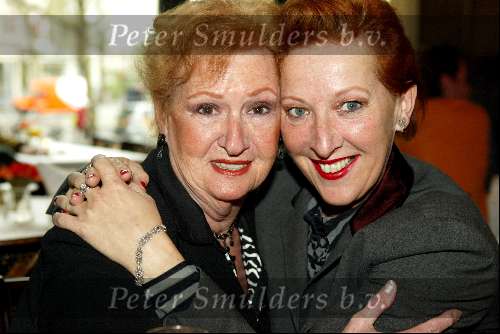 Amsterdam 19 april 2004
Presentatie cd voor Unicef in Hotel Americain.
Loes Luca met moeder