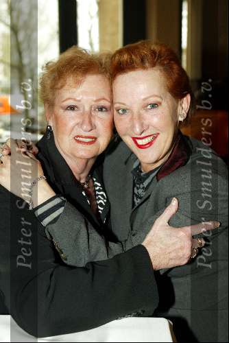 Amsterdam 19 april 2004
Presentatie cd voor Unicef in Hotel Americain.
Loes Luca met moeder