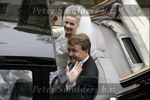 Delft 24 april 2004
Trouwen Prins Friso en Mabel Wisse Smit in stadhuis Delft.
in Rolls Royce