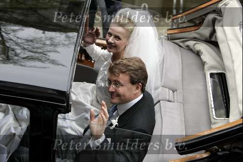 Delft 24 april 2004
Trouwen Prins Friso en Mabel Wisse Smit in stadhuis Delft.
in Rolls Royce