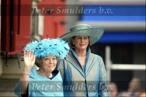 Delft 24 april 2004
Trouwen Prins Friso en Mabel Wisse Smit in stadhuis Delft.
Koningin Beatrix met moeder van Mabel Wisse Smit