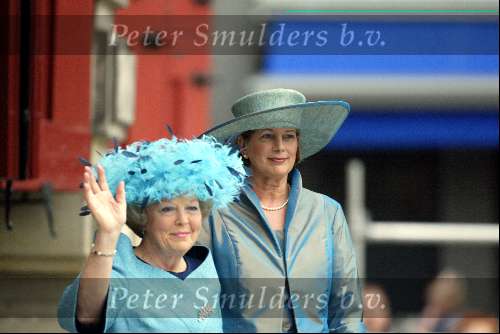 Delft 24 april 2004
Trouwen Prins Friso en Mabel Wisse Smit in stadhuis Delft.
Koningin Beatrix met moeder van Mabel Wisse smit