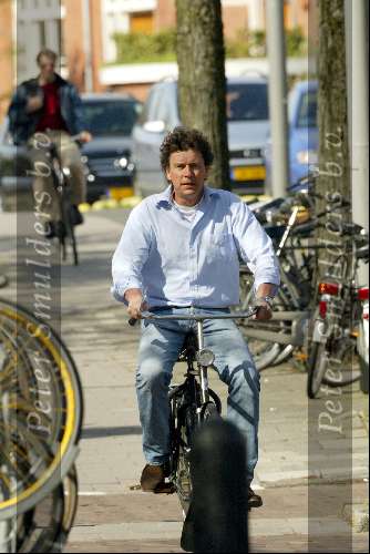 Amsterdam 22 april 2004
Marc klein Essink op fiets op de cornelis Schuytstraat