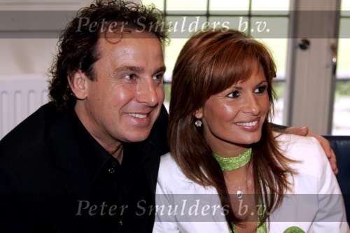 Blaricum 29 april 2004
Marco Borsato krijgt Koninklijke onderscheiding.
Marco Borsato met Leontine Borsato