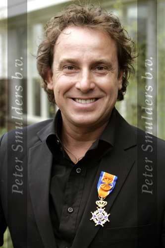 Blaricum 29 april 2004
Marco Borsato krijgt Koninklijke onderscheiding.