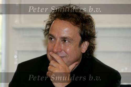 Blaricum 29 april 2004
Marco Borsato krijgt Koninklijke onderscheiding.
Marco Borsato