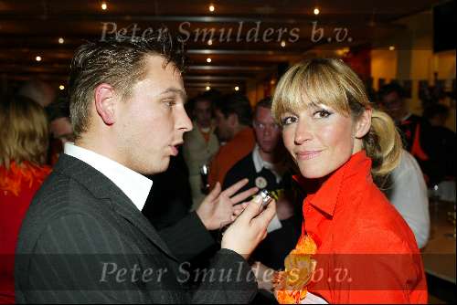 Amsterdam 19 april 2004
Premiere in Oranje in Amsterdam Arena.
 Wendy v Dijk met Matthijs Albers