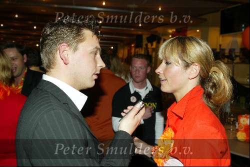Amsterdam 19 april 2004
Premiere in Oranje in Amsterdam Arena.
 Wendy v Dijk met Matthijs Albers