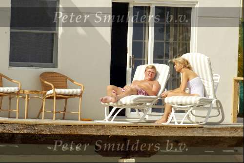 Curacao 13 augustus 2002
Prins Willem Alexander en Maxima aan het zonnen