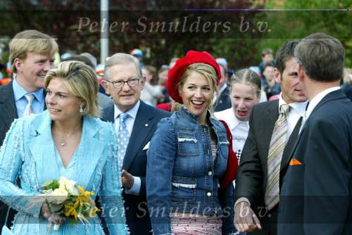Groningen 30 april 2004
Koninginnedag 2004 in Warffum (Groningen)
Prinses Maxima en Prinses Laurentien en Prins Maurits