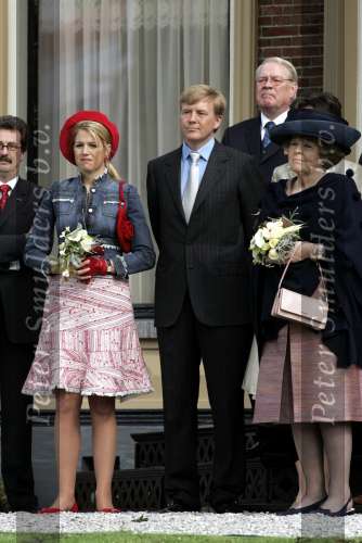 Groningen 30 april 2004
Koninginnedag 2004 in Warffum (Groningen)
Maxima en Prins Willem Alexander