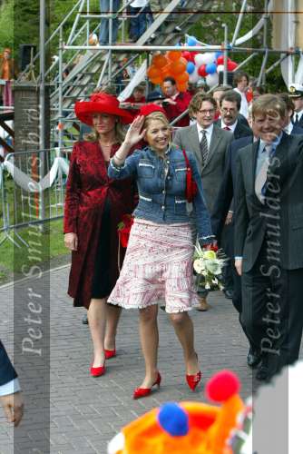 Groningen 30 april 2004
Koninginnedag 2004 in Warffum (Groningen)
Prinses Maxima met Prins Willem Alexander